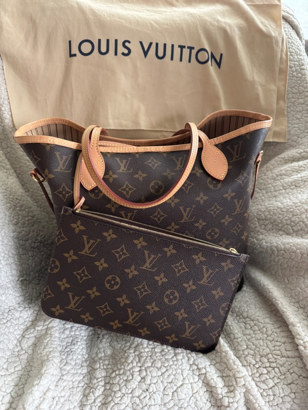 Louis Vuitton Monogram Canvas Tote MM with Pouch - Picture 2 of 15